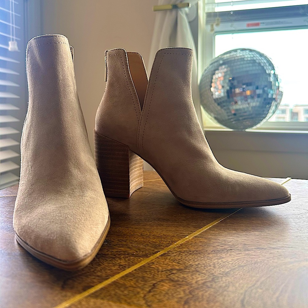 Steve Madden Darryn Bootie in Taupe
